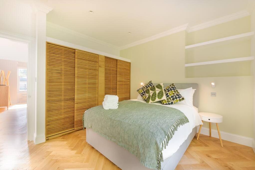 Stunning Two Bed Apartment Rh8 ลอนดอน ภายนอก รูปภาพ