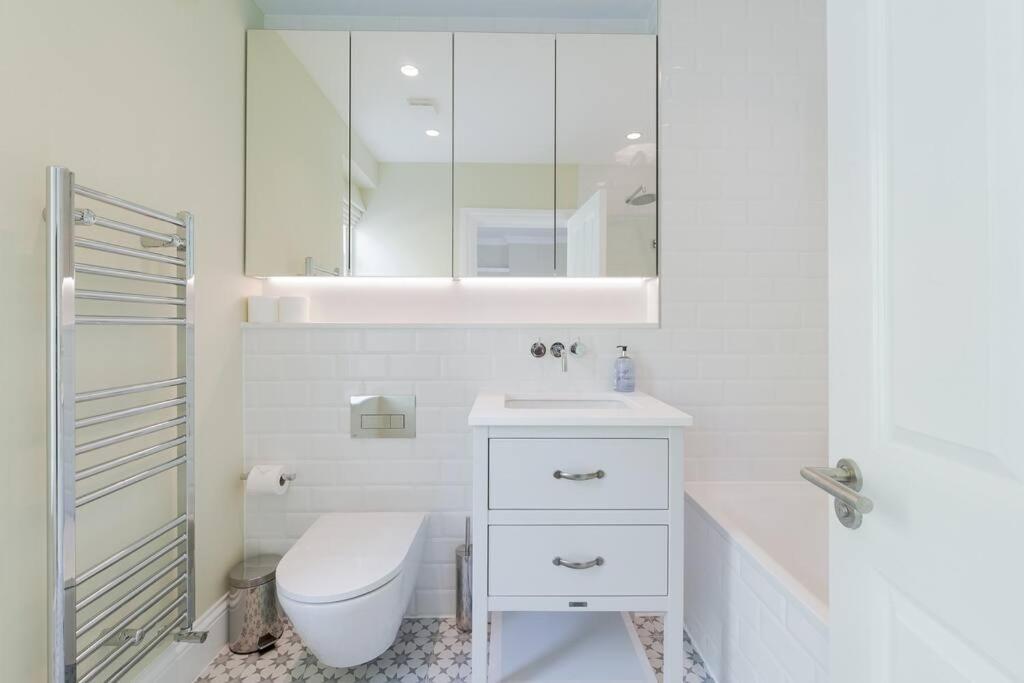 Stunning Two Bed Apartment Rh8 ลอนดอน ภายนอก รูปภาพ