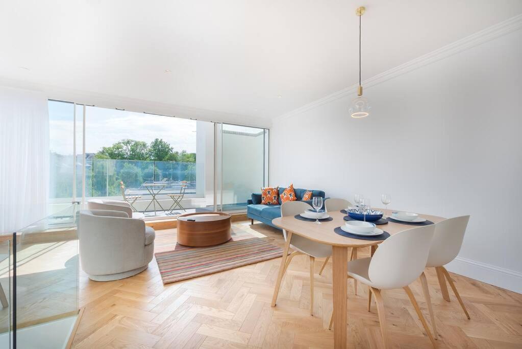 Stunning Two Bed Apartment Rh8 ลอนดอน ภายนอก รูปภาพ