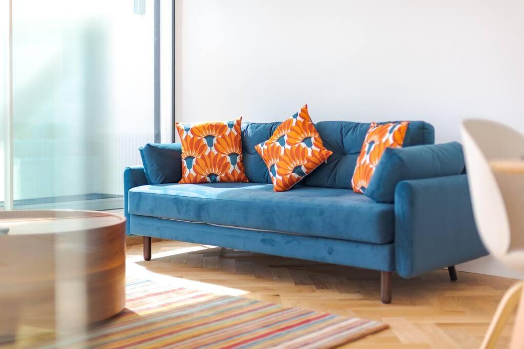 Stunning Two Bed Apartment Rh8 ลอนดอน ภายนอก รูปภาพ