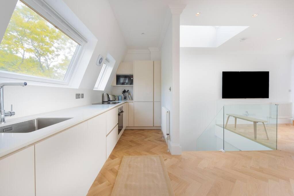 Stunning Two Bed Apartment Rh8 ลอนดอน ภายนอก รูปภาพ