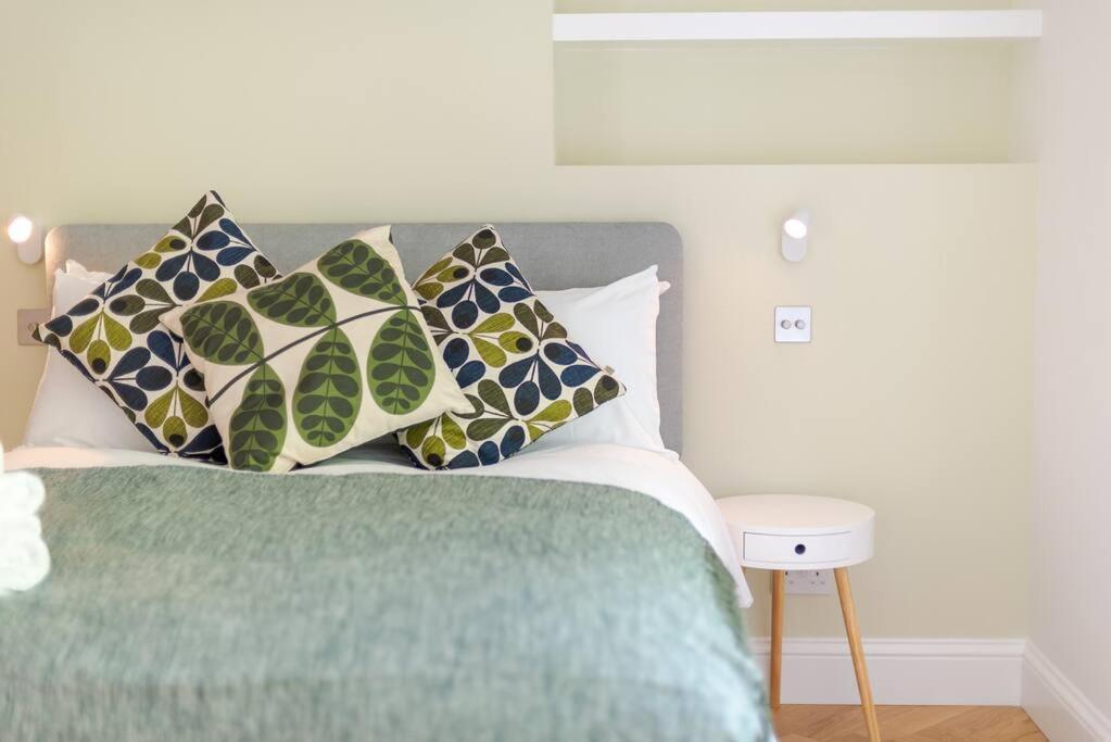 Stunning Two Bed Apartment Rh8 ลอนดอน ภายนอก รูปภาพ