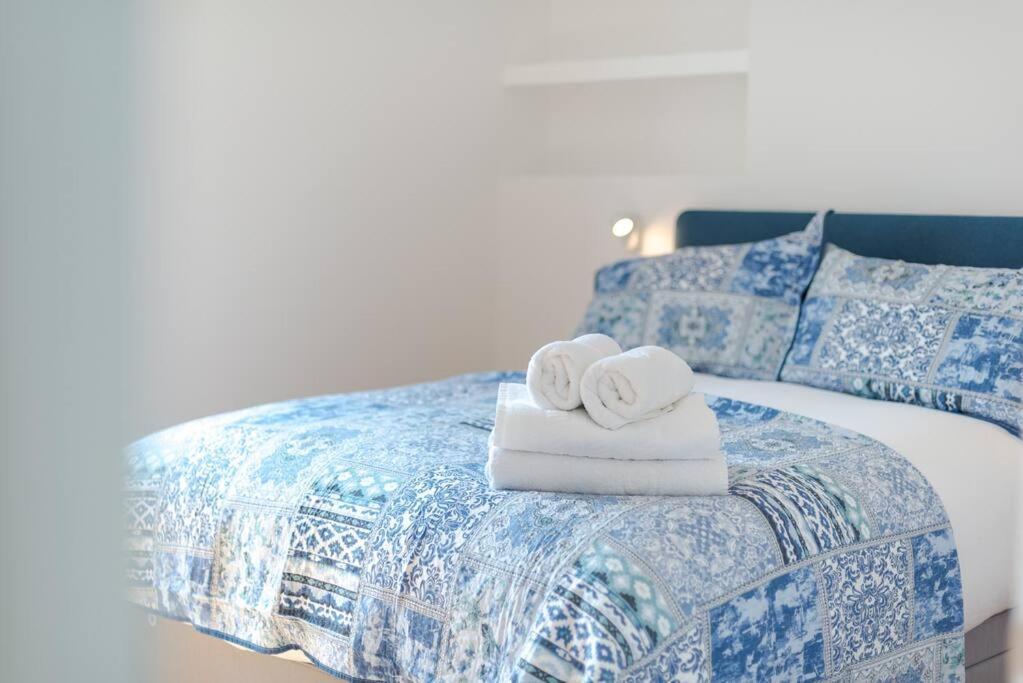 Stunning Two Bed Apartment Rh8 ลอนดอน ภายนอก รูปภาพ